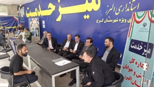تصویر میز خدمت اداره کل ورزش و جوانان البرز در نماز جمعه کرج برپا شد