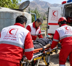 تصویر اعزام تیم‌ امداد و نجات هلال‌احمر طالقان به حادثه مسمومیت در یک مخزن آب