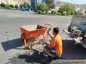 تصویر رنگ‌آمیزی ۸۰ گاری دستی پاکبانان منطقه یک کرج