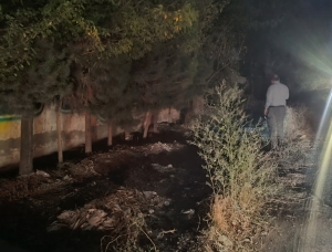 تصویر بازدید شبانه فرماندار چهارباغ از نهر آب سلطان‌آباد