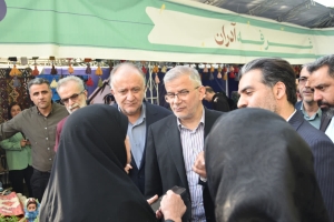 تصویر بازدید استاندار البرز از نمایشگاه فرهنگی روز کرج